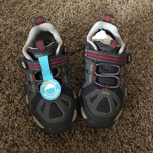 NWT boys Made 2 Play stride rite tennis shoes
