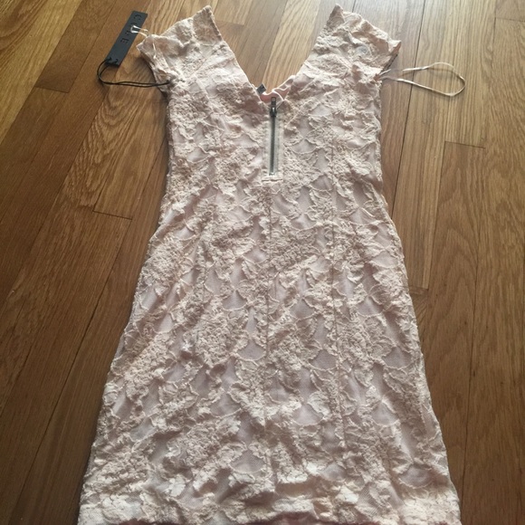 Light pink lace dress - Picture 2 of 3