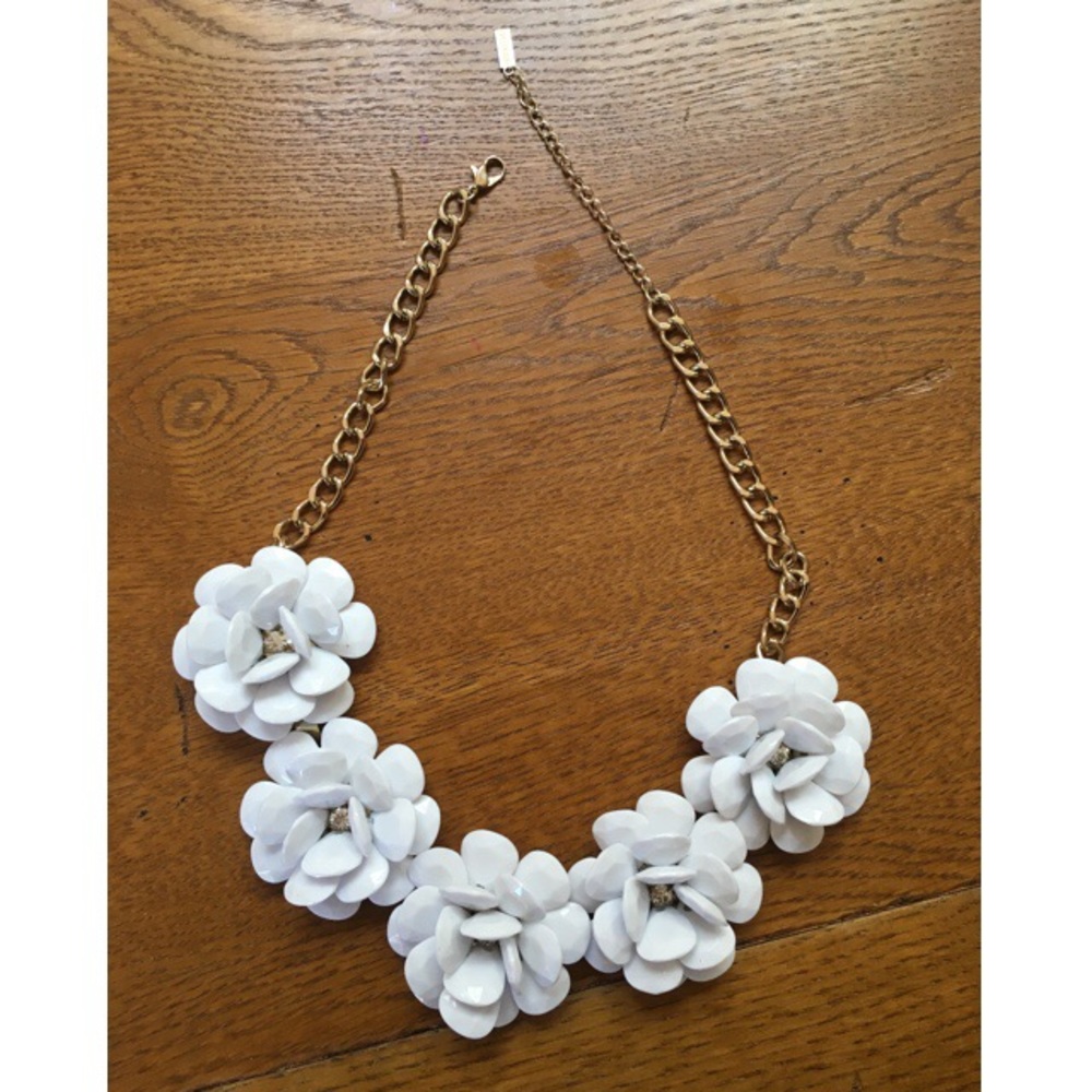 Bauble Bar Flower Necklace