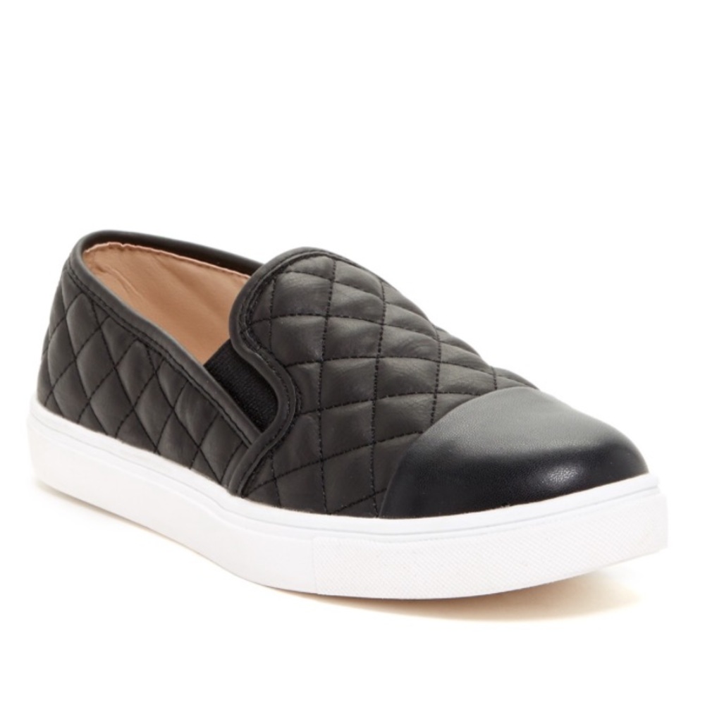 Steve Madden Black Zaander slip ons