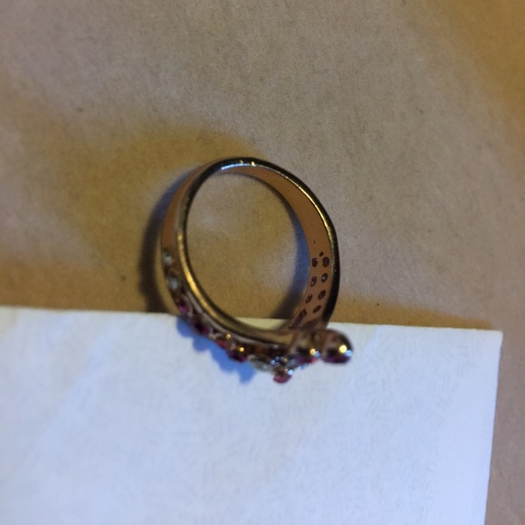 Gorgeous ring - Picture 3 of 4