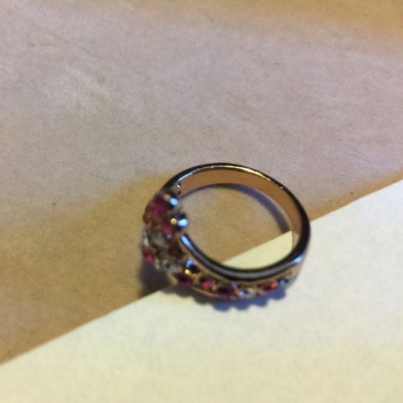 Gorgeous ring - Picture 4 of 4