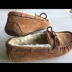 UGG slippers size 8 like new!
