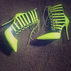 Steve Madden "STS" Neon Green/Yellow Pumps