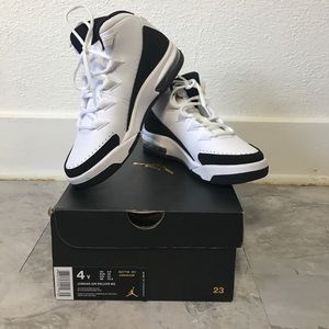 Jordan Air Deluxe Women Size 6