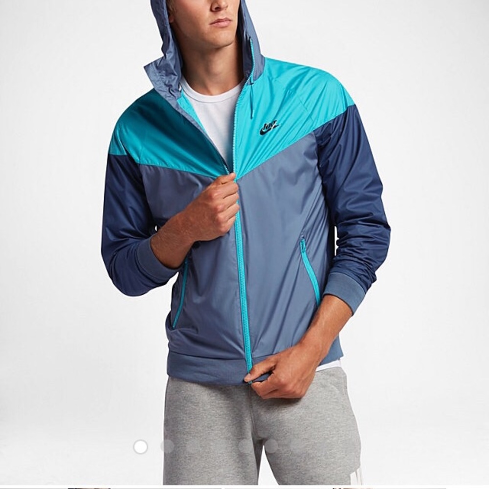 NIKE NWT WIND BREAKER