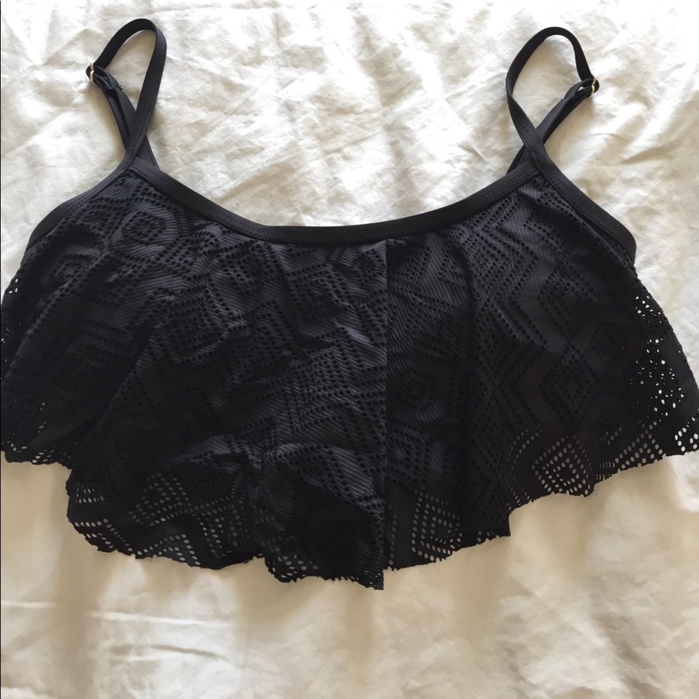 🌴🖤Flouncy black bikini top!