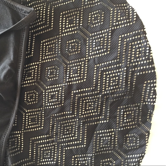 🌴🖤Flouncy black bikini top! - Picture 6 of 7