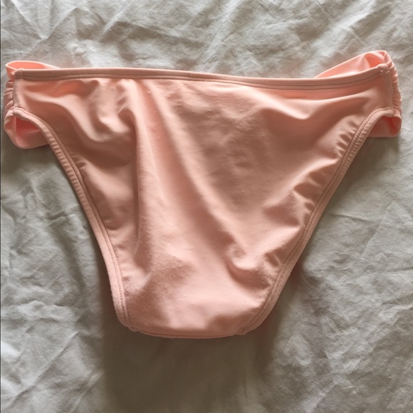 Super cute light pink bikini bottom! - Picture 2 of 4