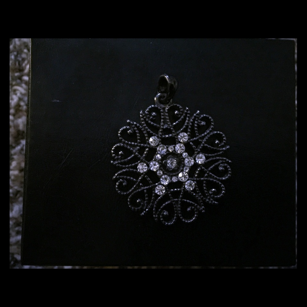 Necklace pendent