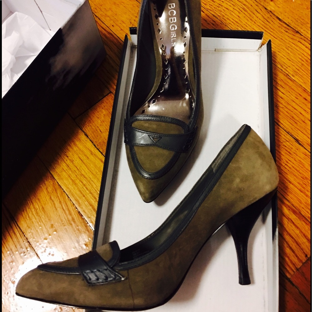 BCBG grey heels 7.5