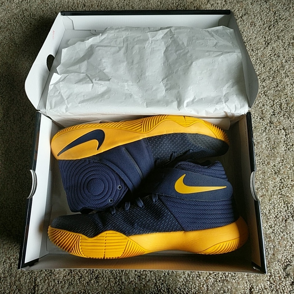 Kyrie 2 Mens size 10.5