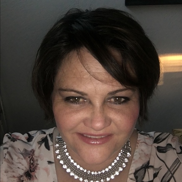 Meet your Posher, Lori - Picture 1 of 1