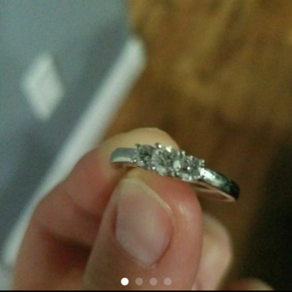 3 stone 1/4kt diamond 14kt white gold ring