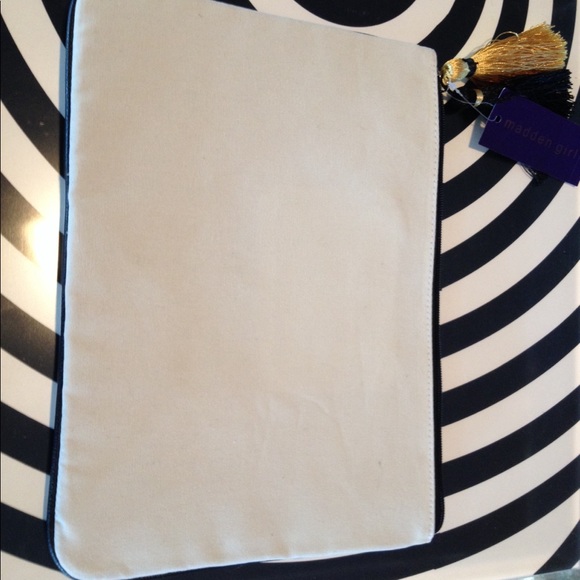 Madden girl large pouch. NWT - Picture 4 of 5