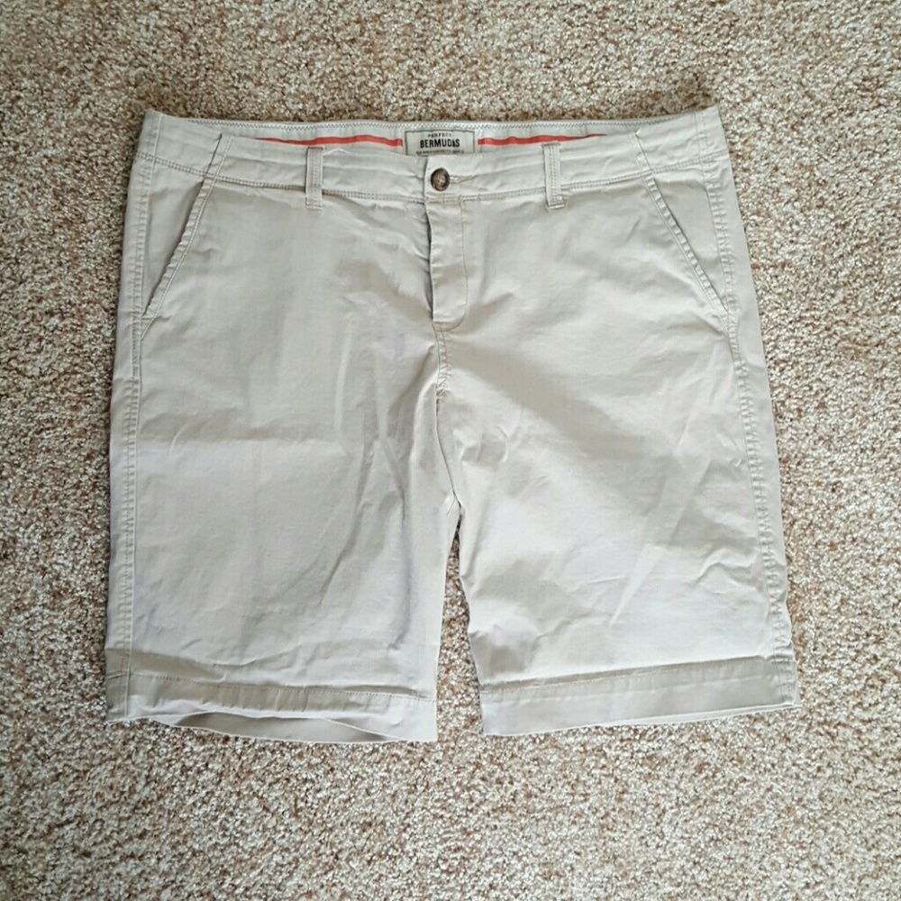 Old Navy Perfect Bermuda Khaki Shorts