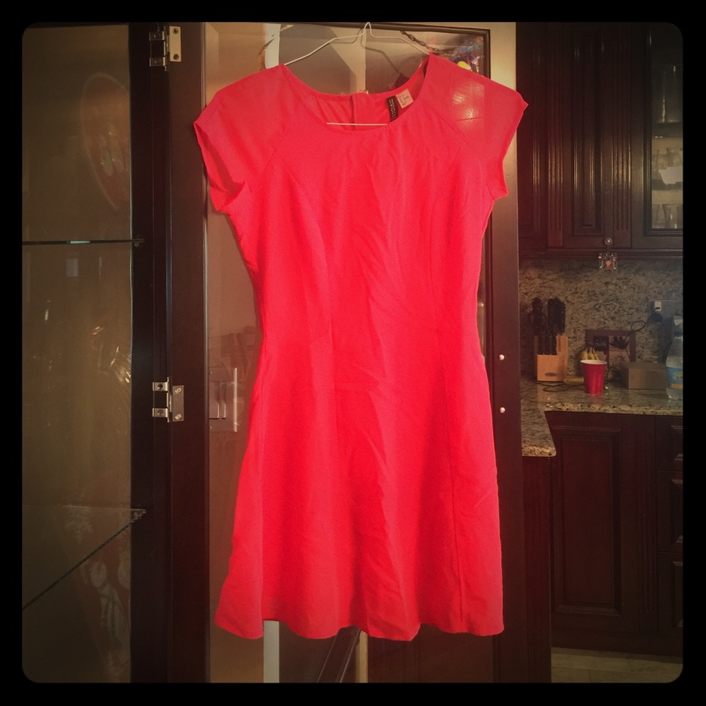 Short sleeve dress
