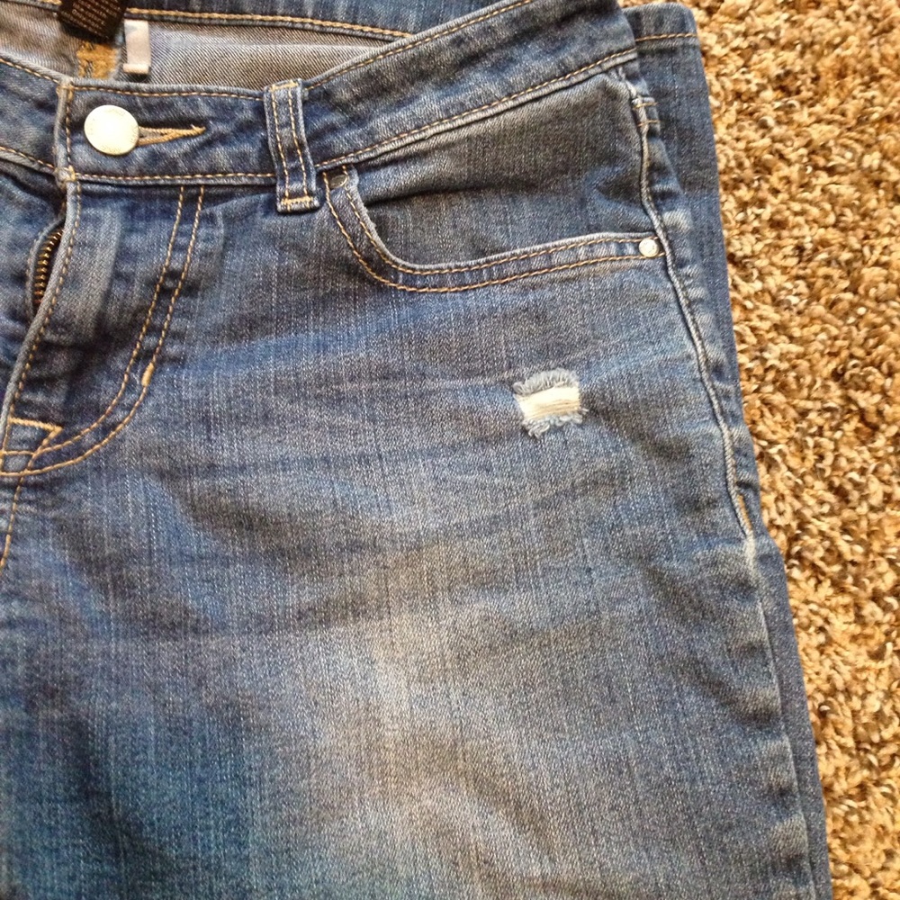 •Slightly Distressed Apt.9 Jeans• - Picture 4 of 5
