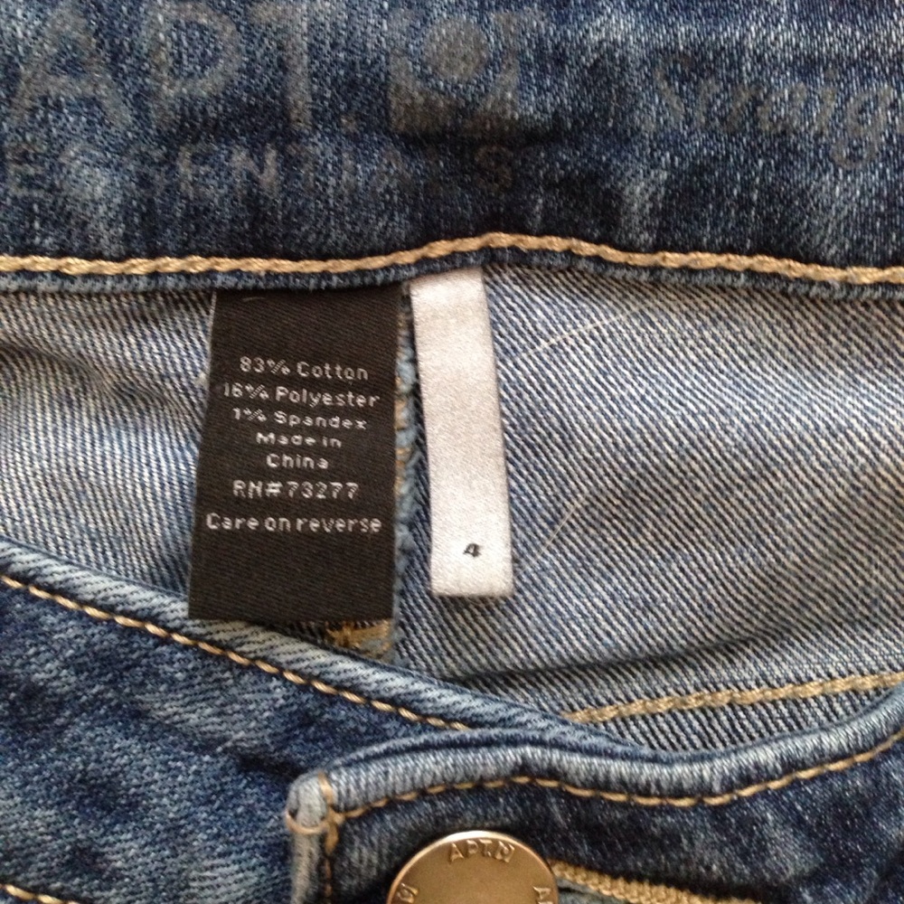 •Slightly Distressed Apt.9 Jeans• - Picture 5 of 5