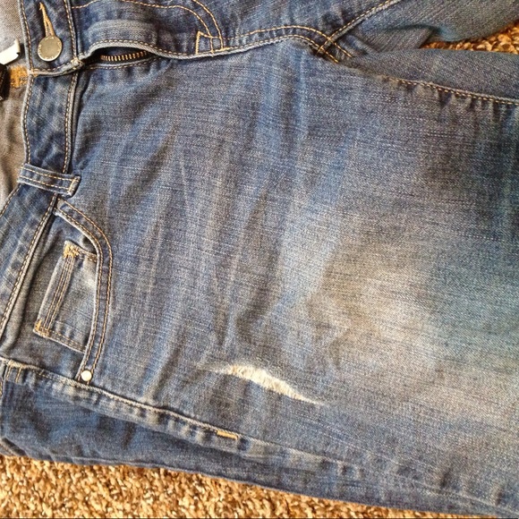 •Slightly Distressed Apt.9 Jeans• - Picture 3 of 5