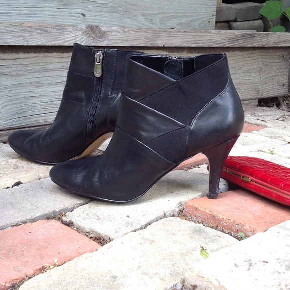 🎉HP🎉 Jet Black Genuine Leather Ankle Booties - Picture 2 of 4