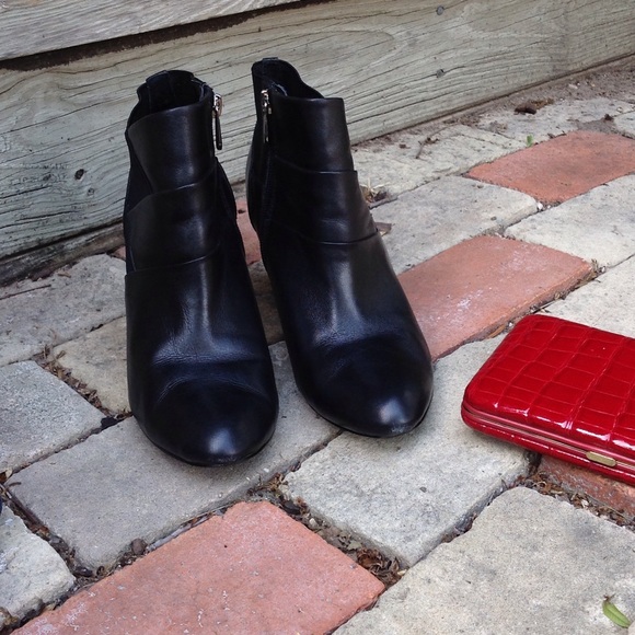 🎉HP🎉 Jet Black Genuine Leather Ankle Booties - Picture 3 of 4