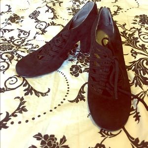 Like New Cute lace up suede AEROSOLES shoes