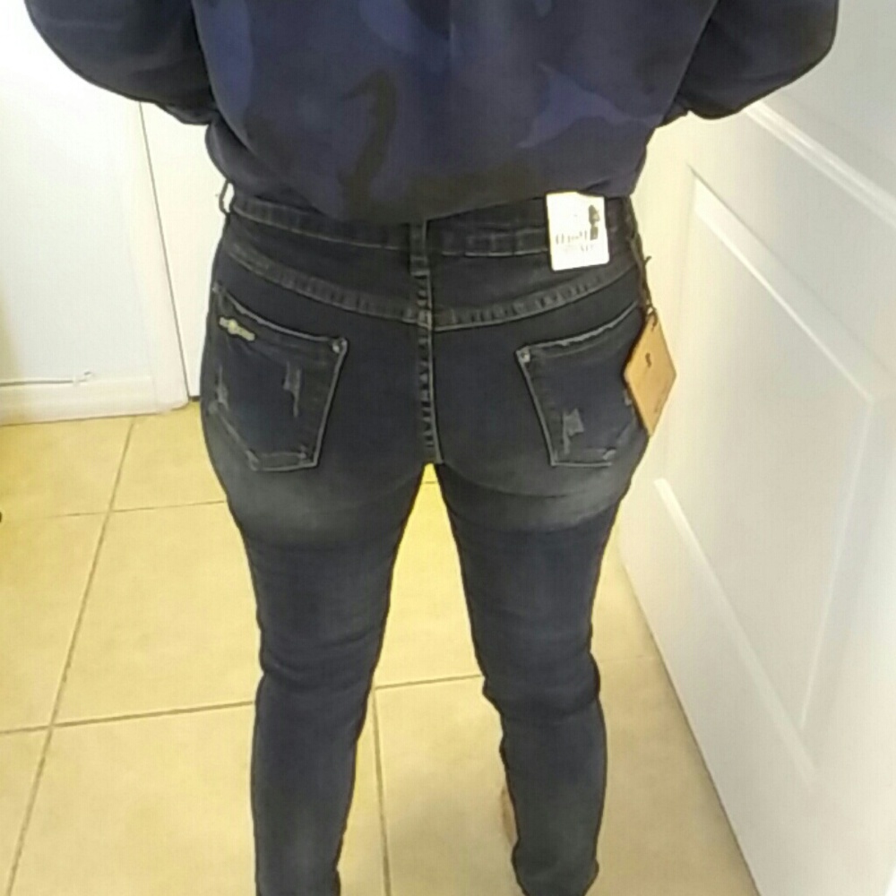 Jean - Picture 2 of 4