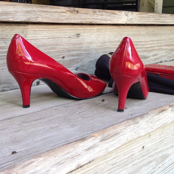 📣🎉🇺🇸 Lascivious Red Peep Toe Bandolino - Picture 2 of 4