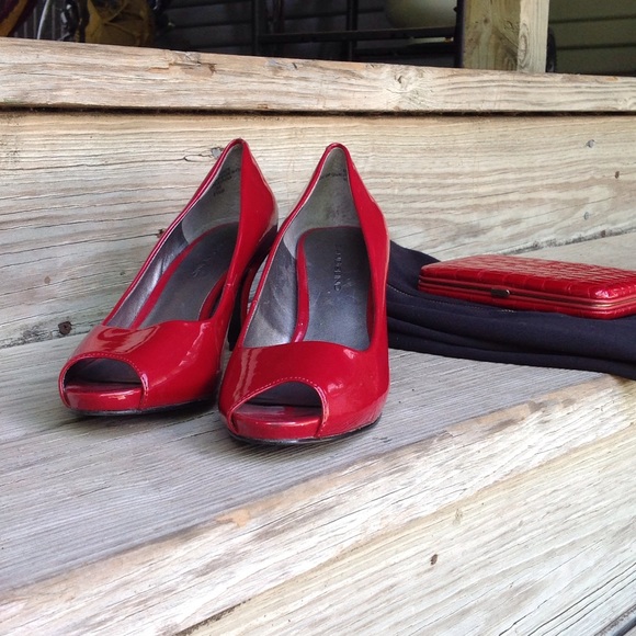📣🎉🇺🇸 Lascivious Red Peep Toe Bandolino - Picture 3 of 4