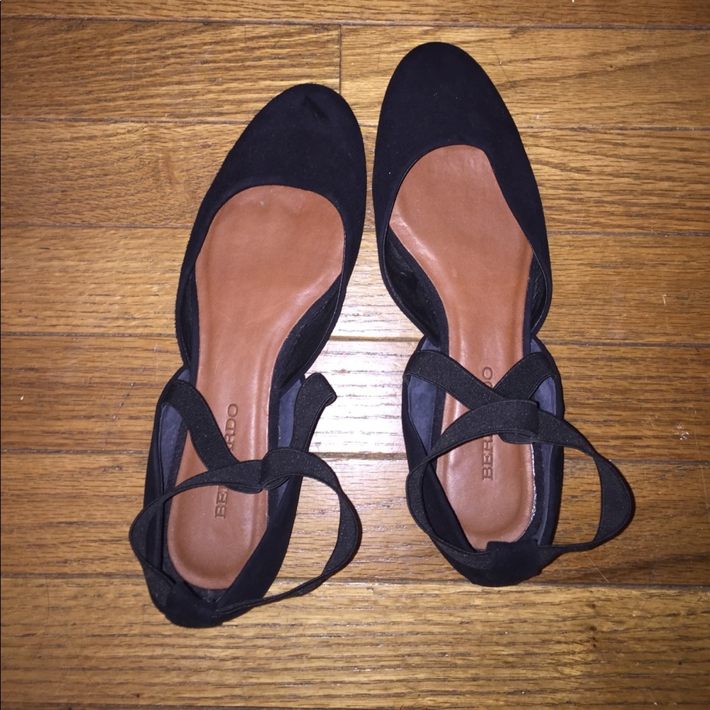 Black Bernardo ballet flats size 7