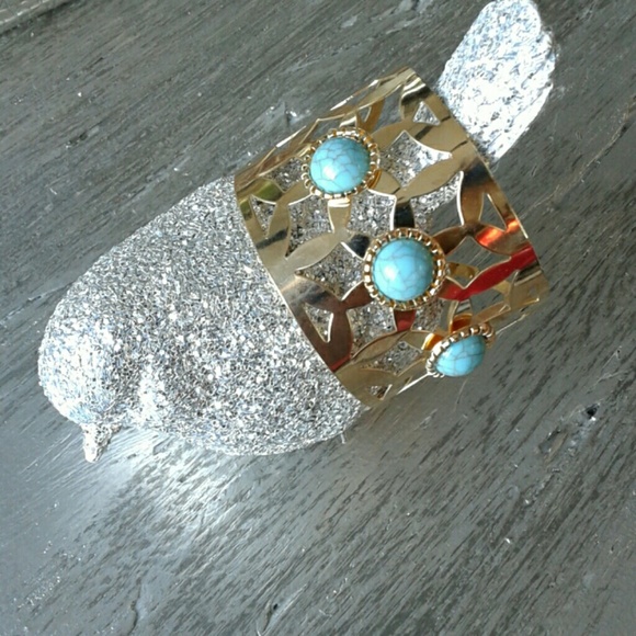 Gold toned cuff bracelet with turquoise details - Picture 3 of 4