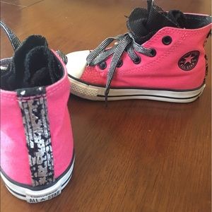 Baby Converse😍⭐️