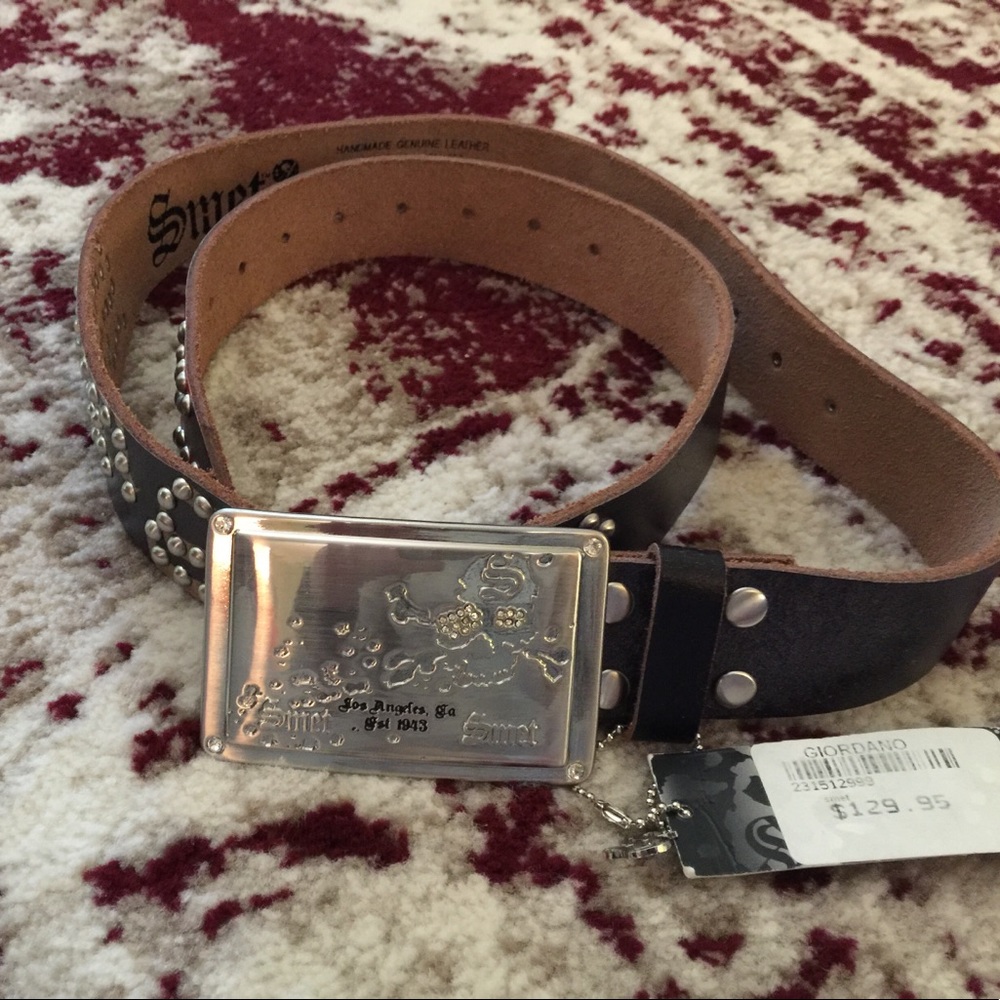 Men's belt tags still on!