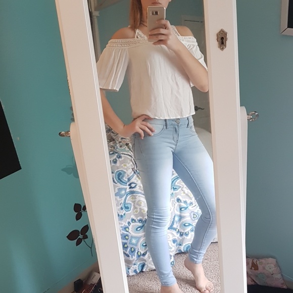 White Off the Shoulder Top - Picture 2 of 4