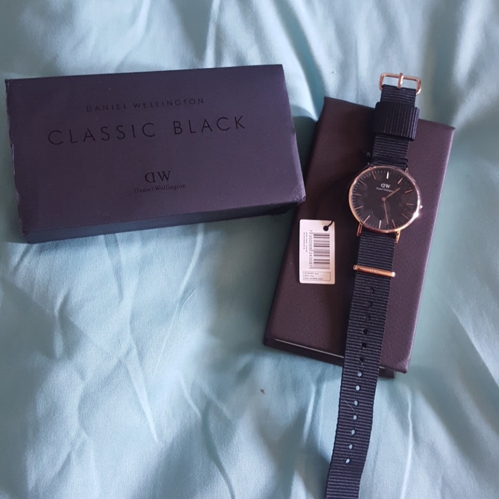 LIKE NEW DANIEL WELLINGTON CORNWALL rose gold