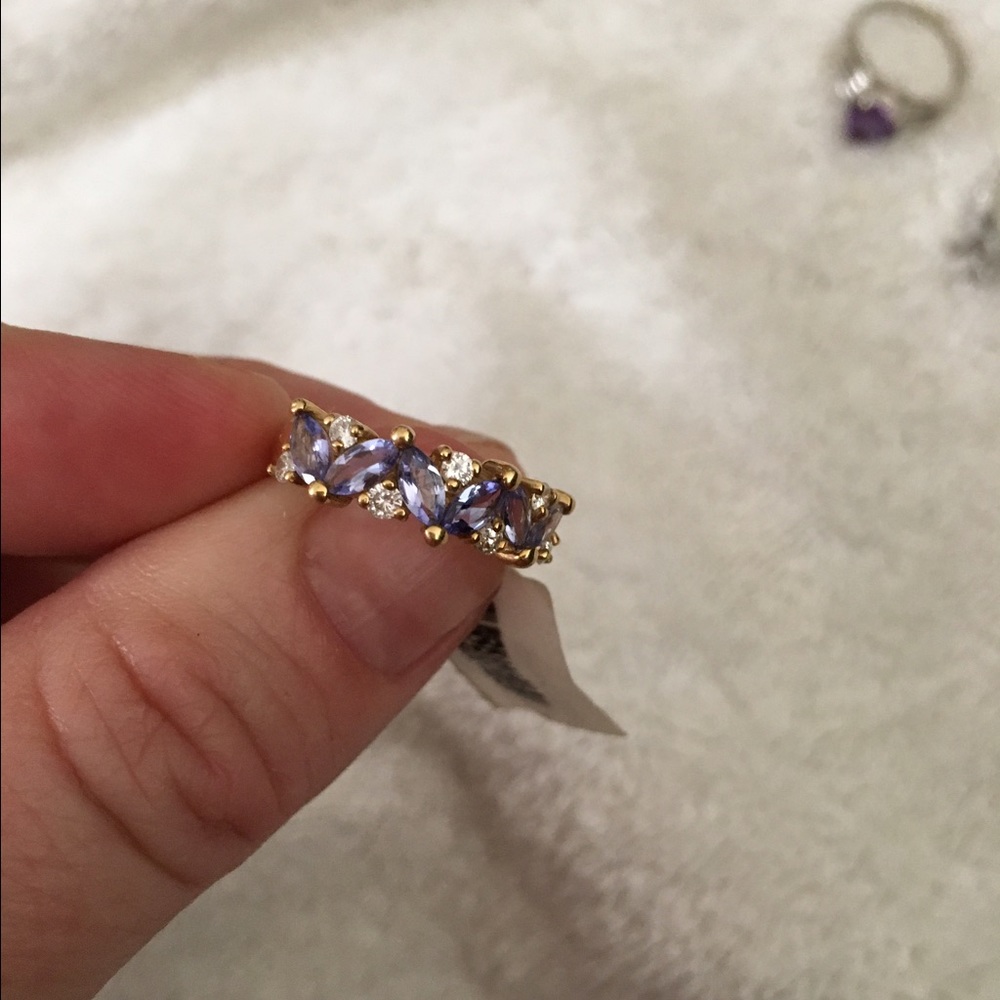 GORGEOUS Natural Tanzanite & Diamond Ring