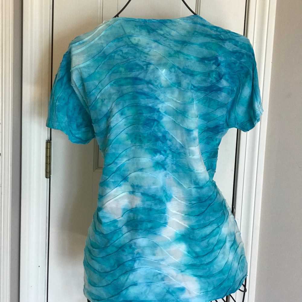 NWOT BEAUTIFUL WATERFALL TOP - Picture 2 of 2