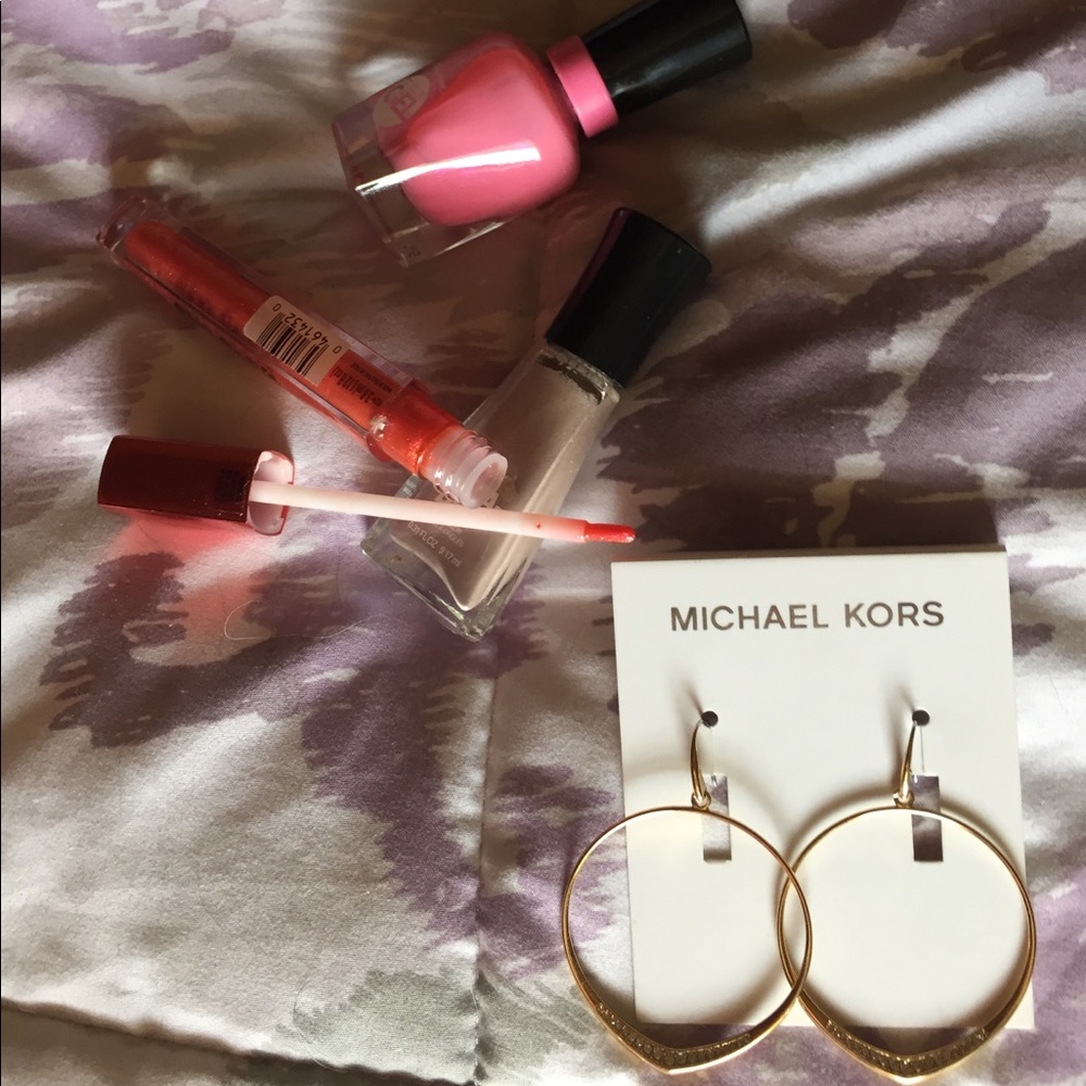 Gold Michael kors hoop earrings. Nice weight, dab
