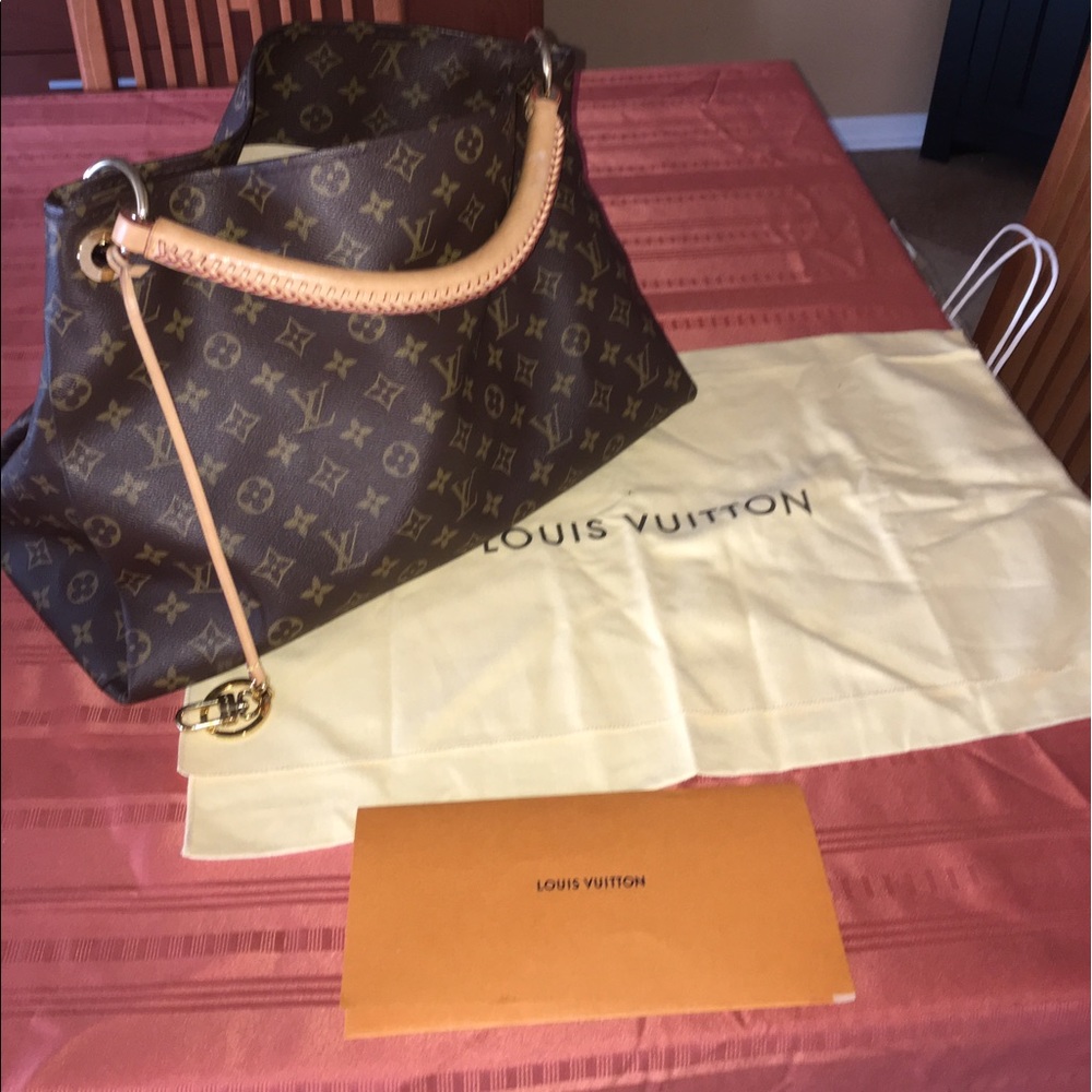 Louis Vuitton artsy MM