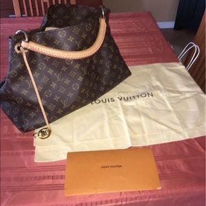 Louis Vuitton artsy MM