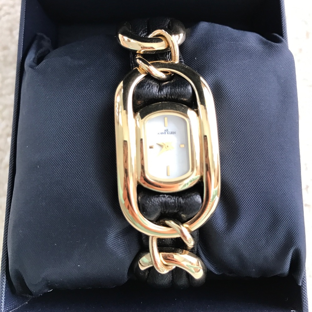 Watch - Picture 2 of 4