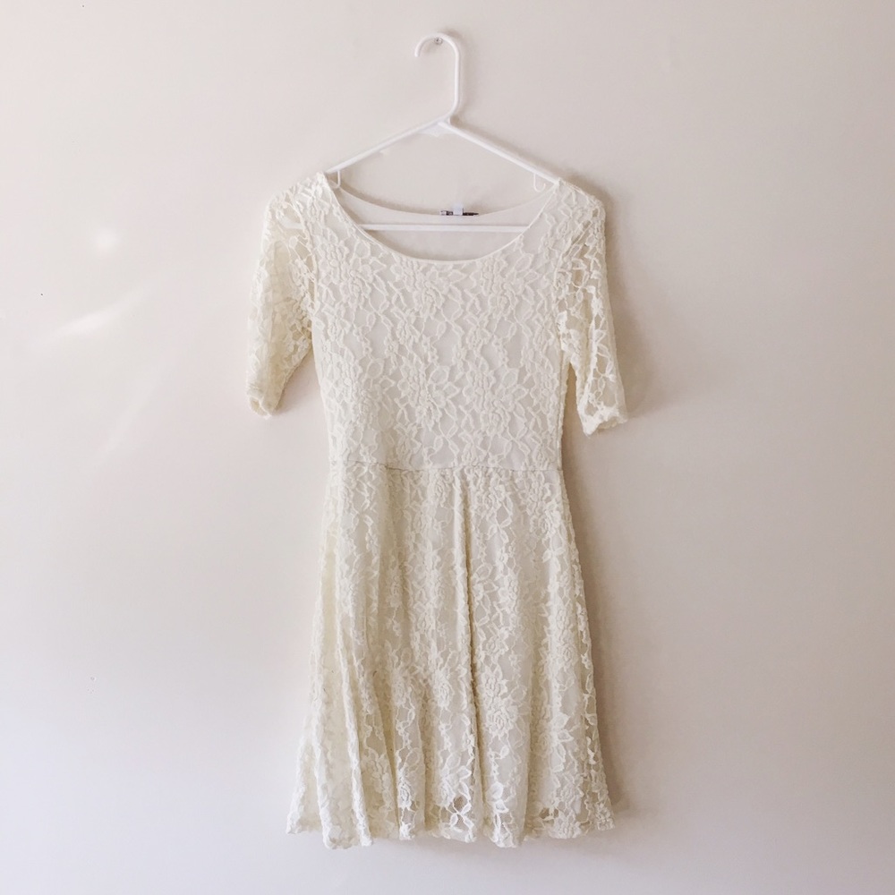 Cream short-sleeve lace flowy dress