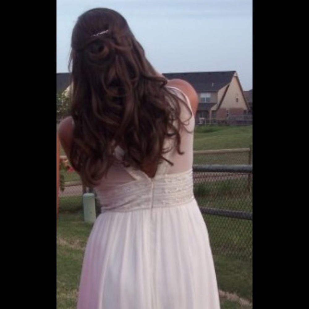 Long formal white dress. Greek goddess style.