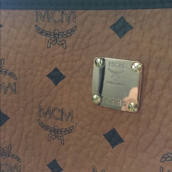 Authentic Large Anya MCM reversible tote - Picture 3 of 6