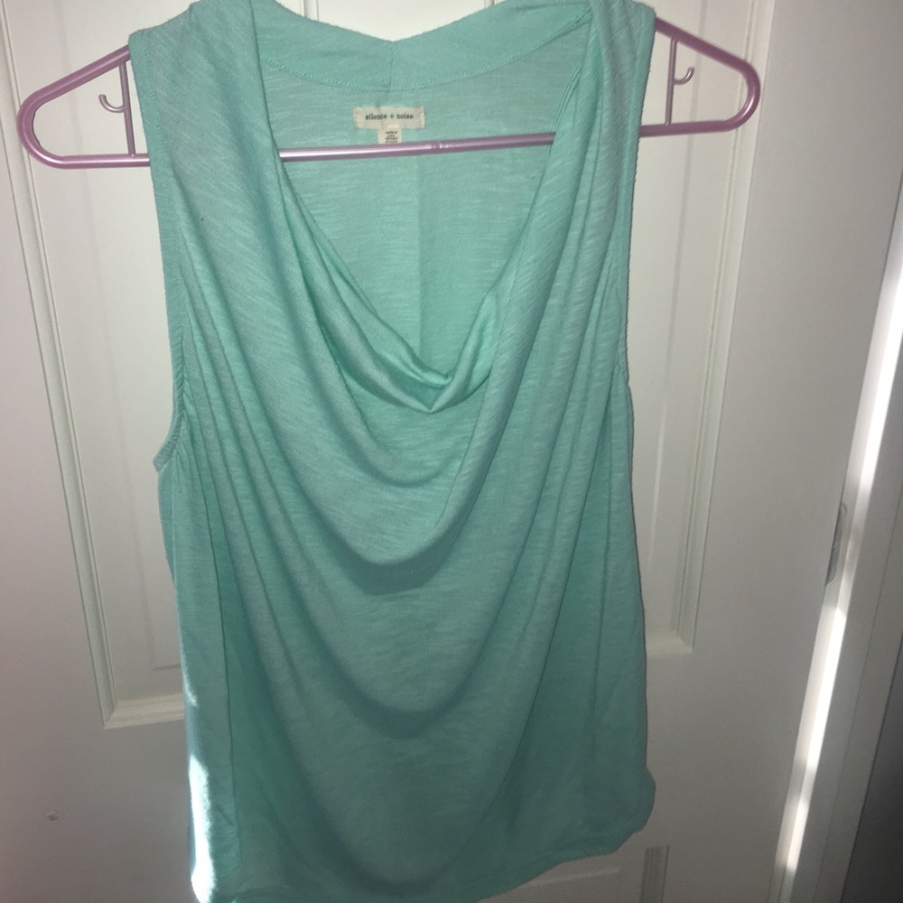 Silence and noise elegant tank