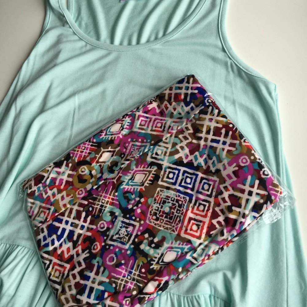 💖HOST PICK💖1 left💖Asymmetrical mint 🆕top❤️ - Picture 4 of 6