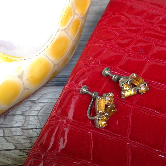 📣🎉🇺🇸 Amethyst Colored Glass Earring - Picture 2 of 3