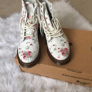 Floral Dr. martens