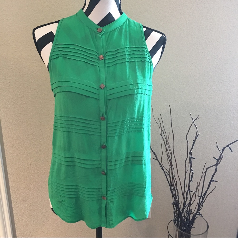 Aryn K Kelly green pleated sleeveless button down
